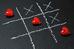 tic-tac-toe game with Xs and hearts