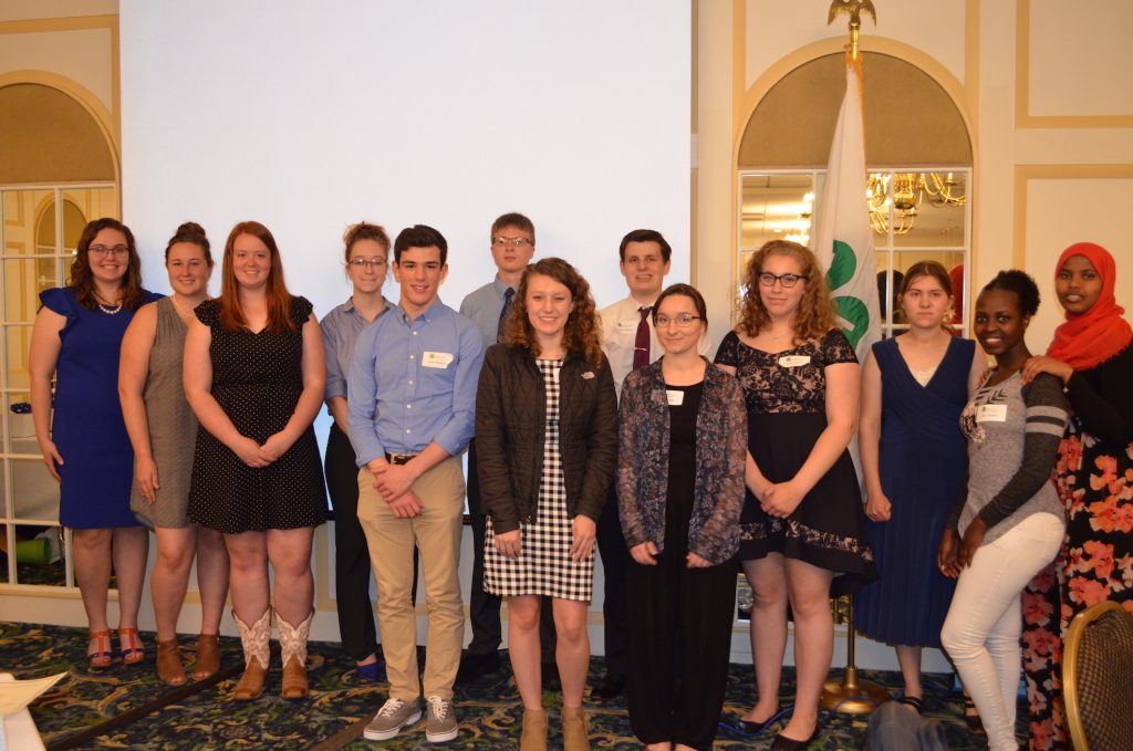 2019 scholarship winners posing for a group photo at the 4-H Foundation Annual meeting