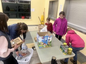 Midcoast Mainers sorting food.