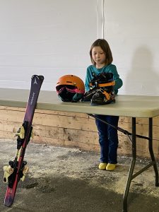 4-H'er doing a demonstration about skiing