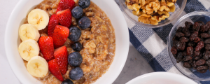 Oatmeal with fruit and nuts