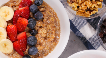 Oatmeal with fruit and nuts