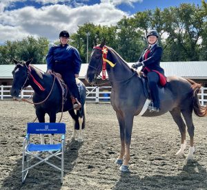 4-hers on mounted horses