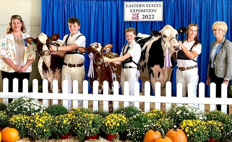 4-Hers with their cows