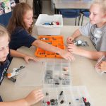 youth buidling robots