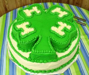 cake with 4-H clover