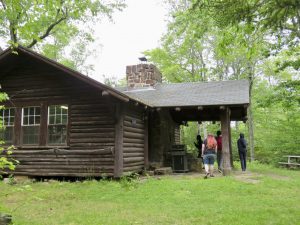 Kids entering a cabin at Tanglewood 4-H camp