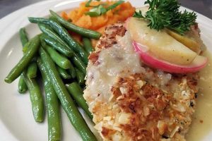 almond crusted chicken with apples, green beans and squash