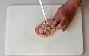 Photo of raw chicken and how to separate the thigh and drumstick.