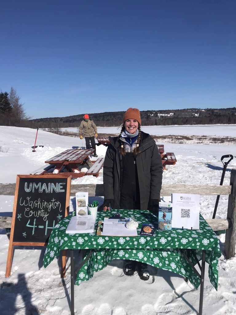 4-H Professional at Winter Family Fun Day at Middle River Park