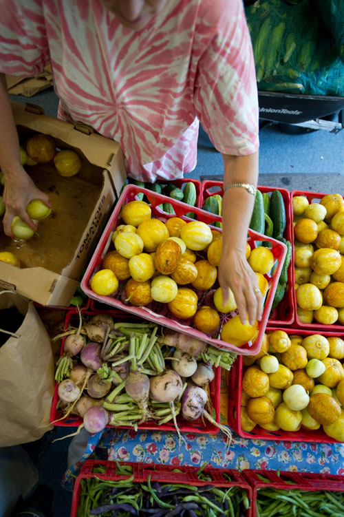 volunteer with fresh produce