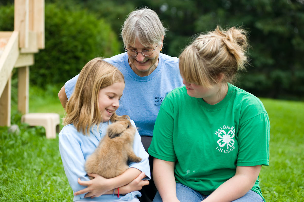 featured image for Opportunity to learn more about volunteering with UMaine Extension 4-H